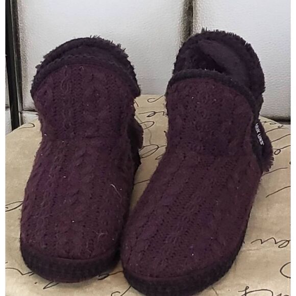 Muk Luk slippers   - Picture 1 of 6